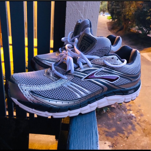 brooks addiction 10 womens shoes